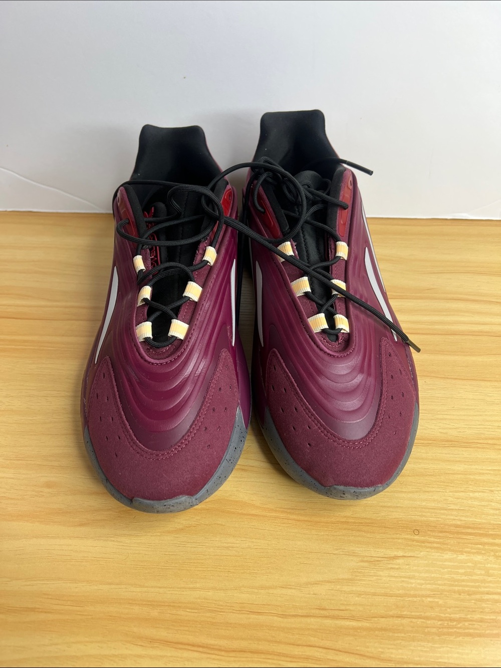 adidas Men's Burgundy and Black Lightweight Sneakers